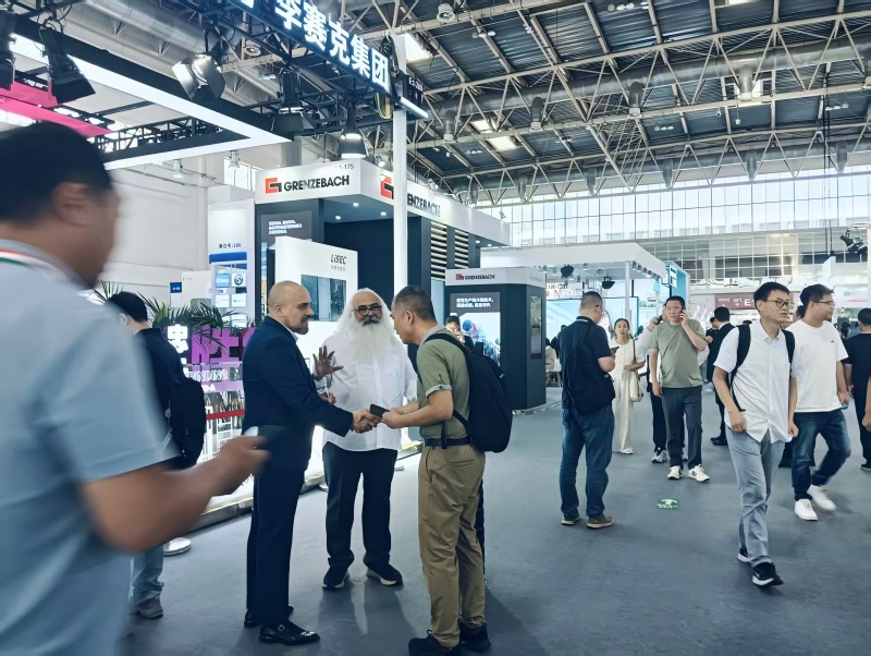 1748841456861274.jpg алюминиевый оконный станок.jpg