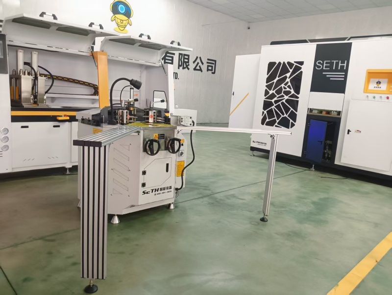 угловой обжимной станок для окон.jpg угловой обжимной станок для окон.jpg