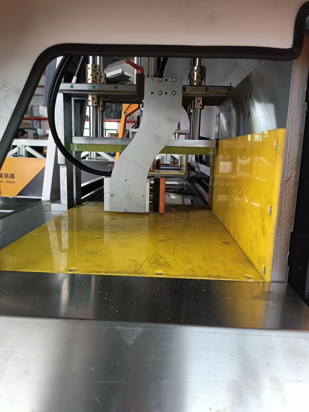 машина для резки алюминия.jpg машина для резки алюминия.jpg