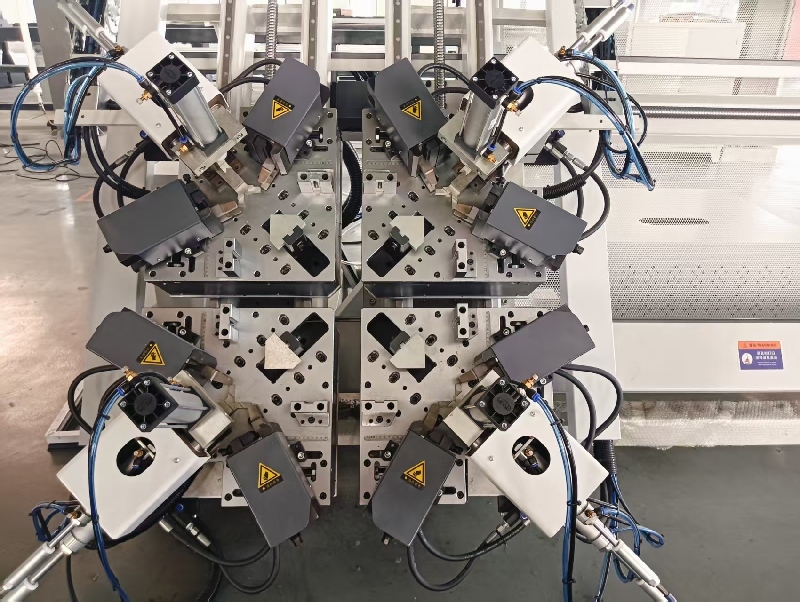 машина для оконных дверей.jpg